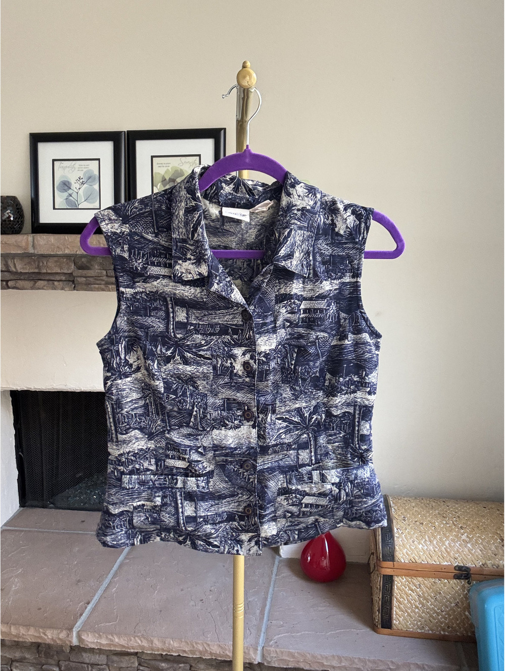 Line Up for Sport Navy palm-tree-print sleeveless button-down Size Medium